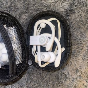 Powerbeats 3 white
